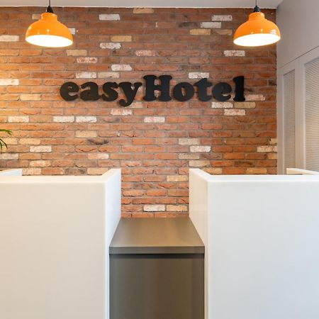 Easyhotel Victoria Londra Esterno foto