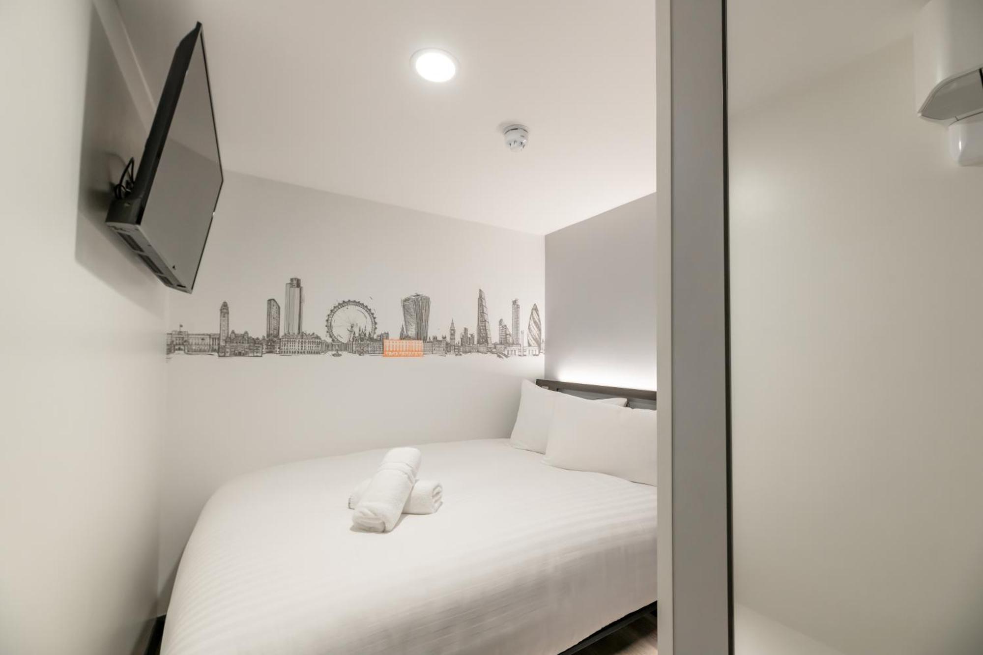Easyhotel Victoria Londra Esterno foto
