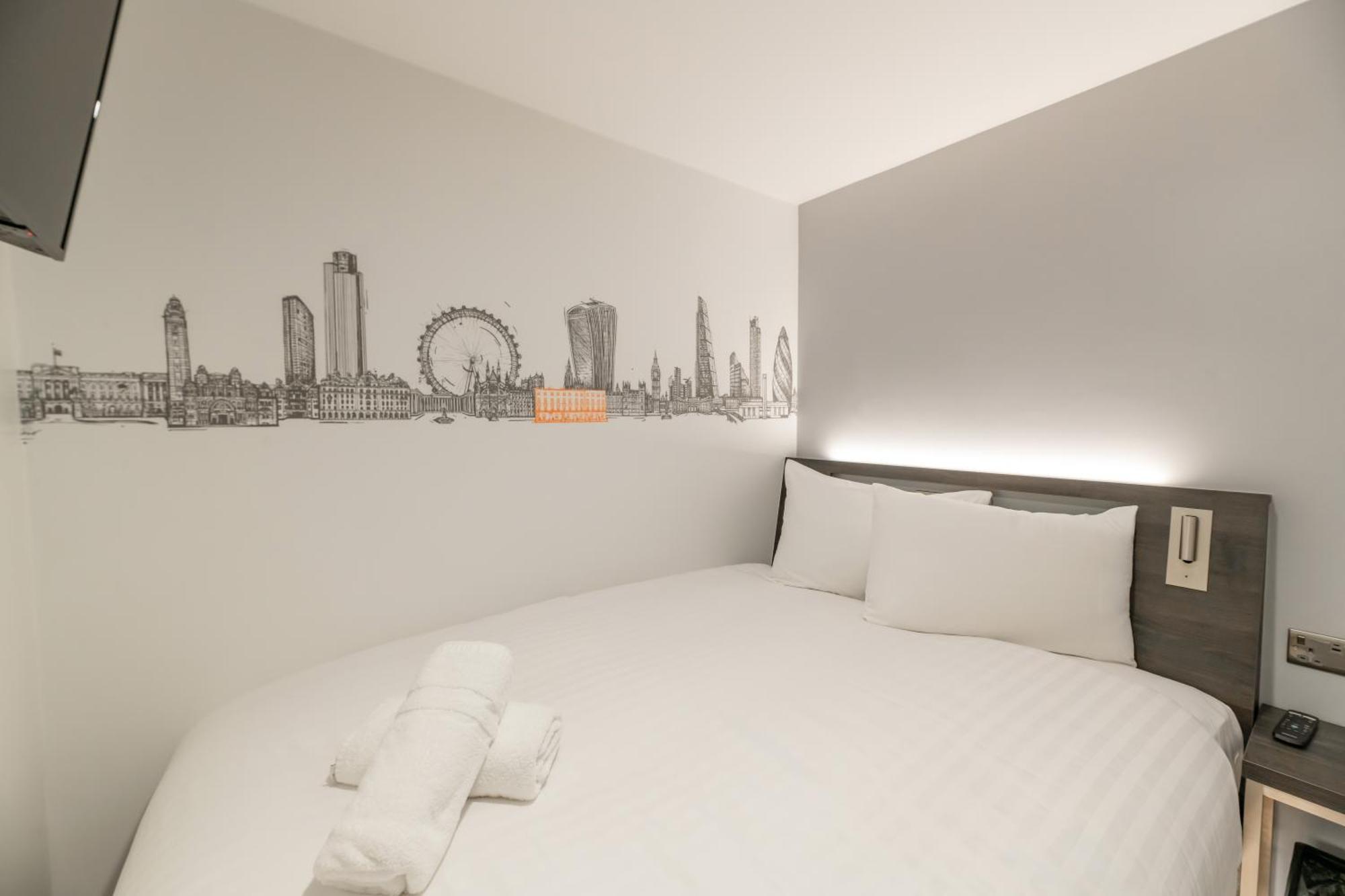 Easyhotel Victoria Londra Esterno foto