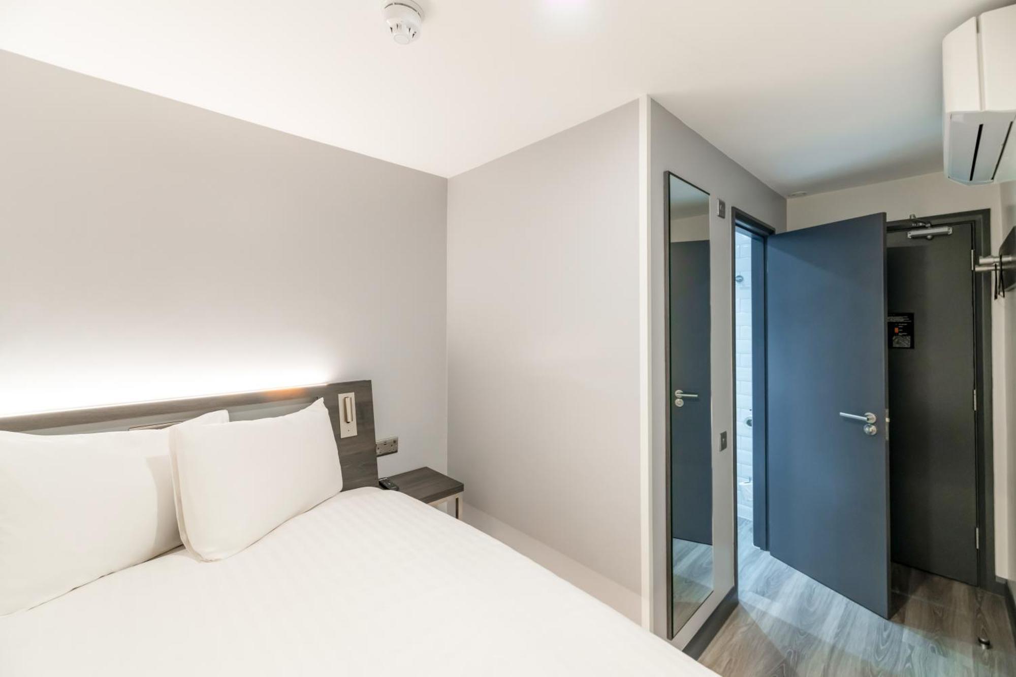 Easyhotel Victoria Londra Esterno foto