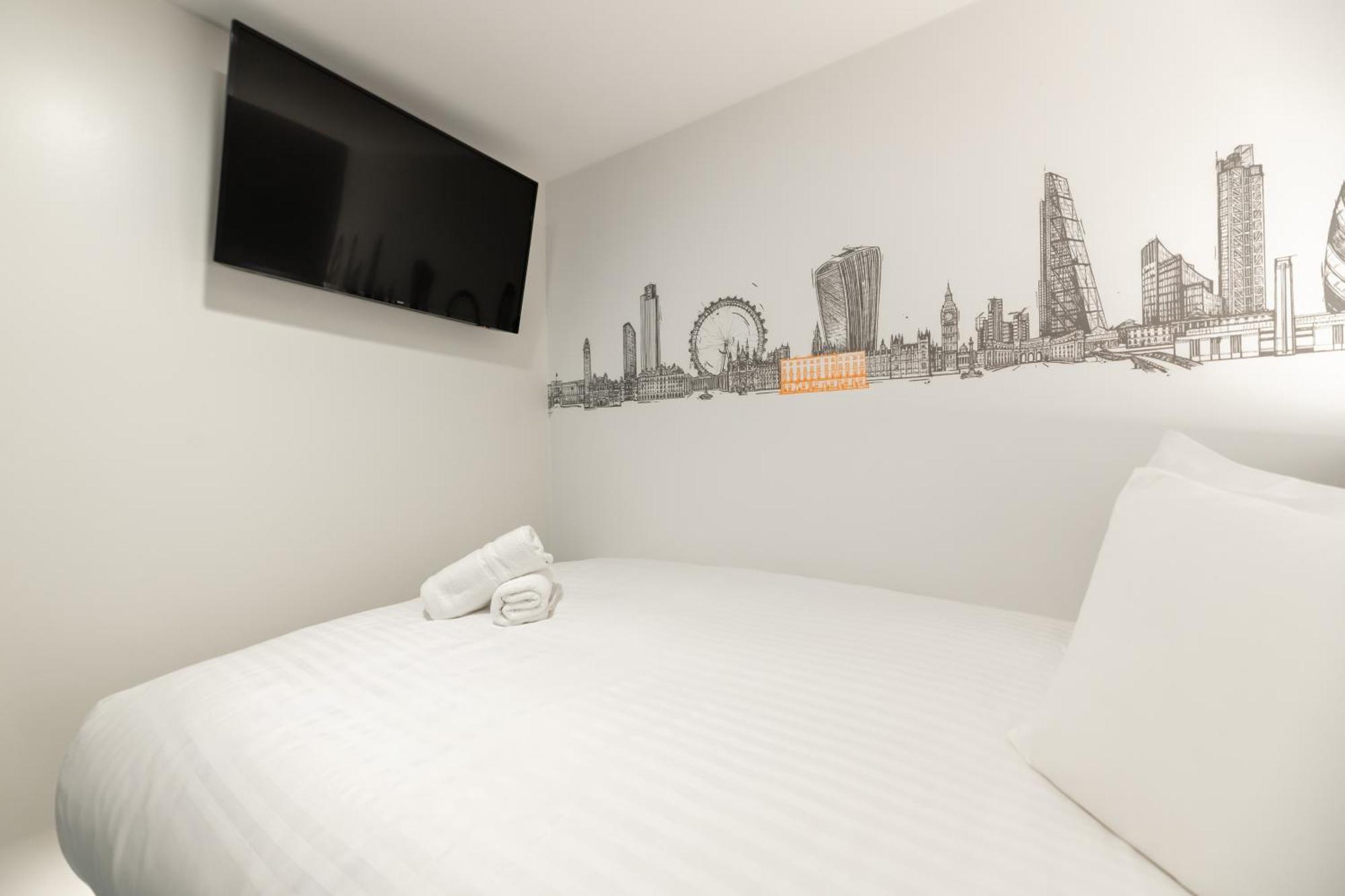 Easyhotel Victoria Londra Esterno foto