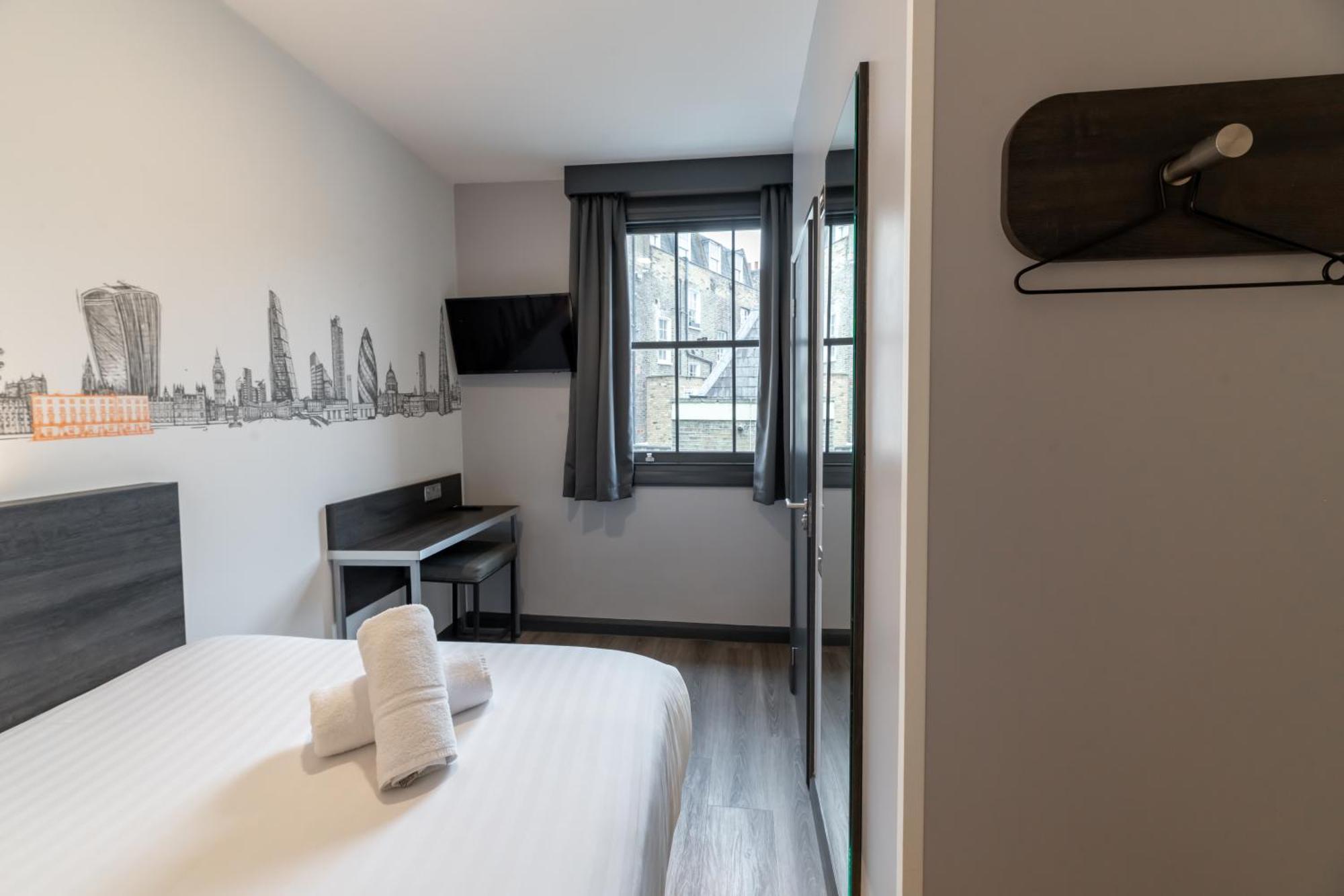 Easyhotel Victoria Londra Esterno foto