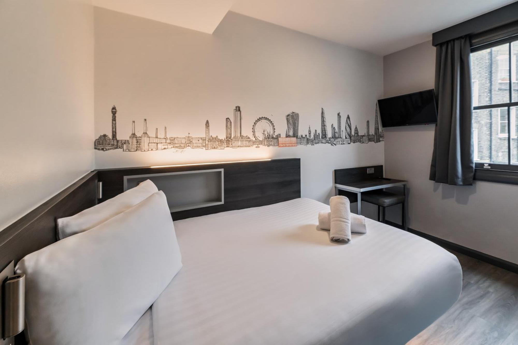 Easyhotel Victoria Londra Esterno foto