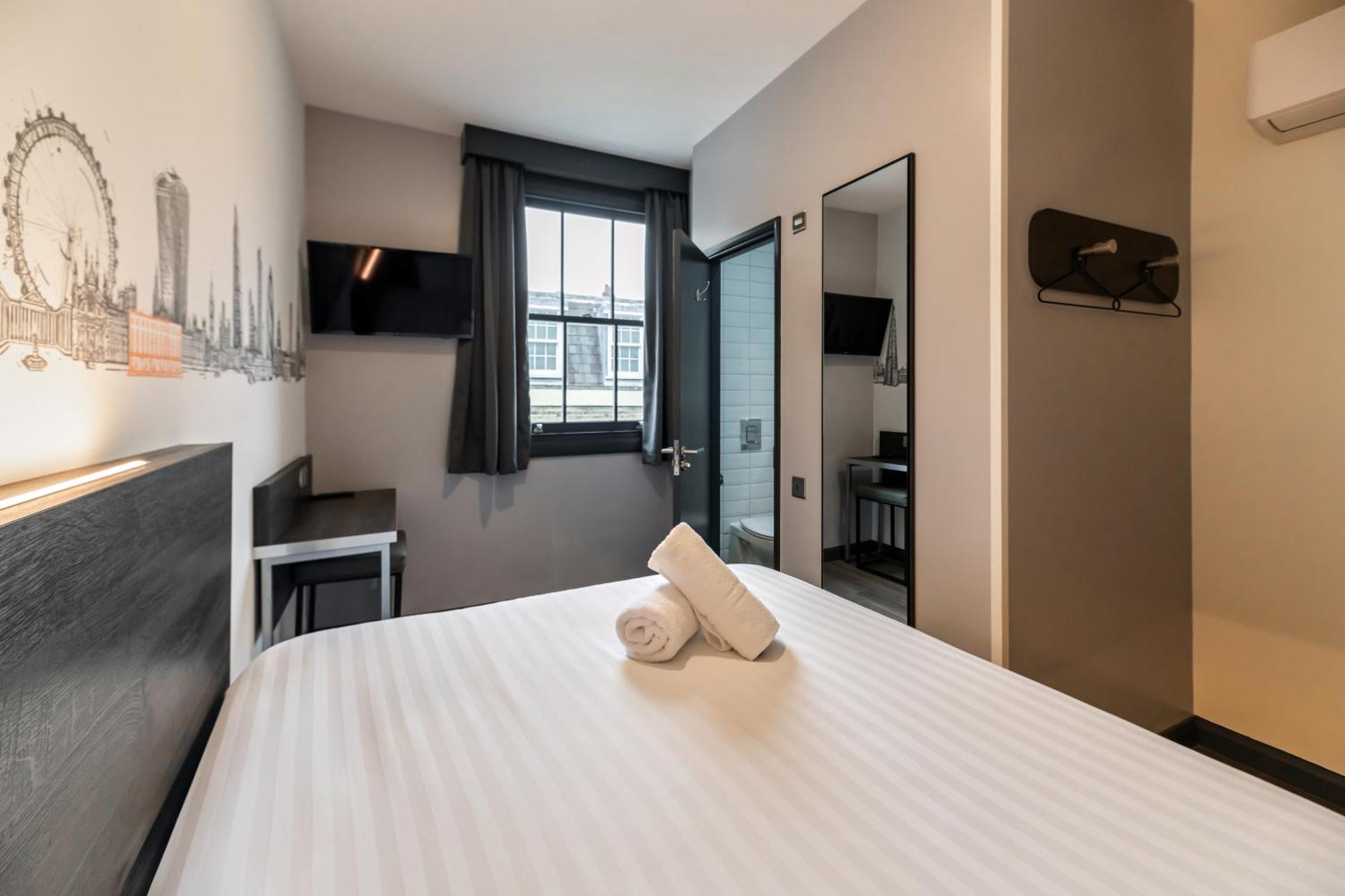 Easyhotel Victoria Londra Esterno foto