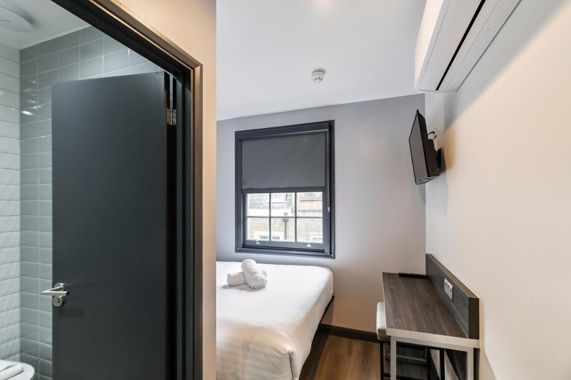 Easyhotel Victoria Londra Esterno foto