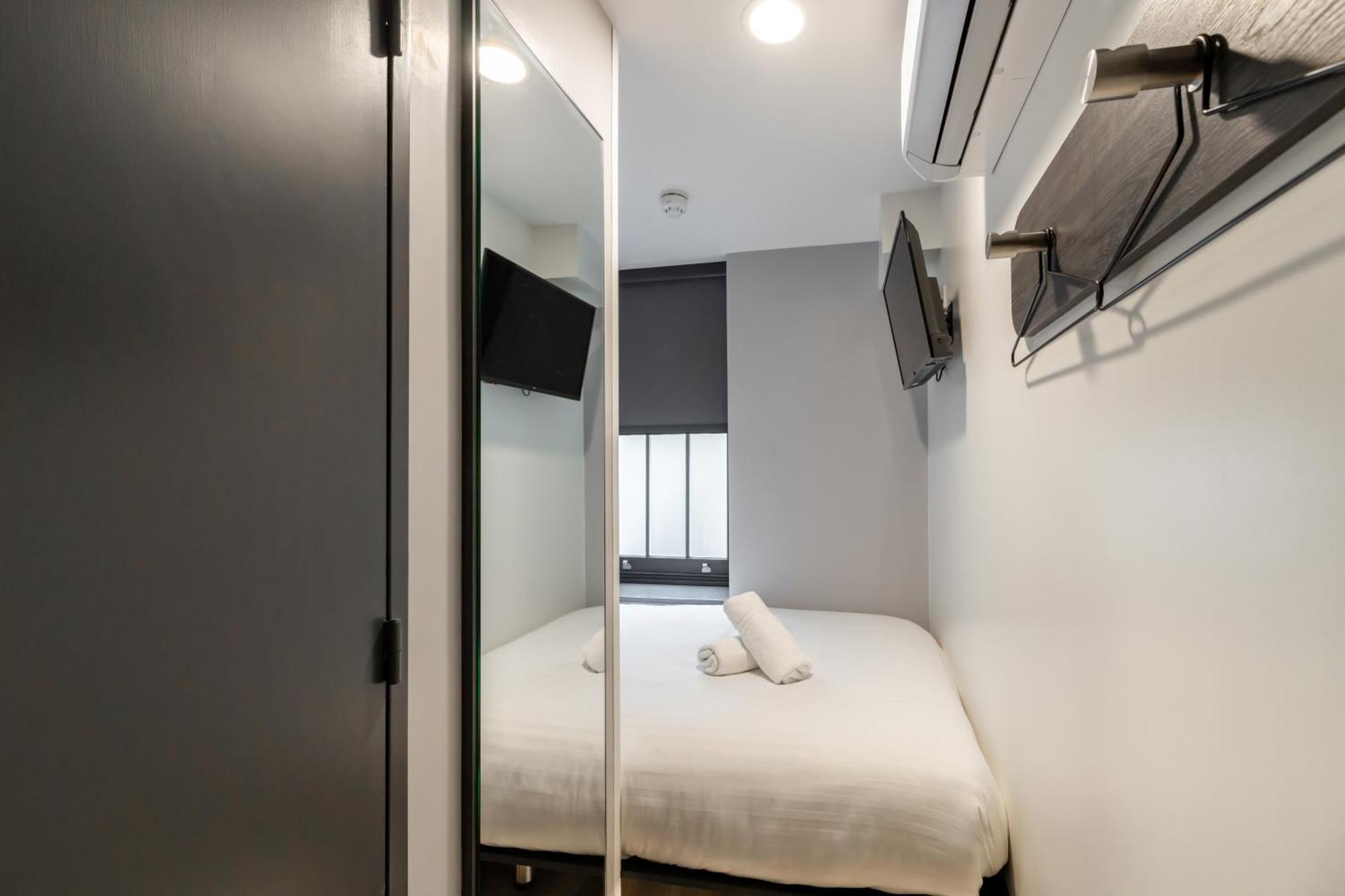 Easyhotel Victoria Londra Esterno foto