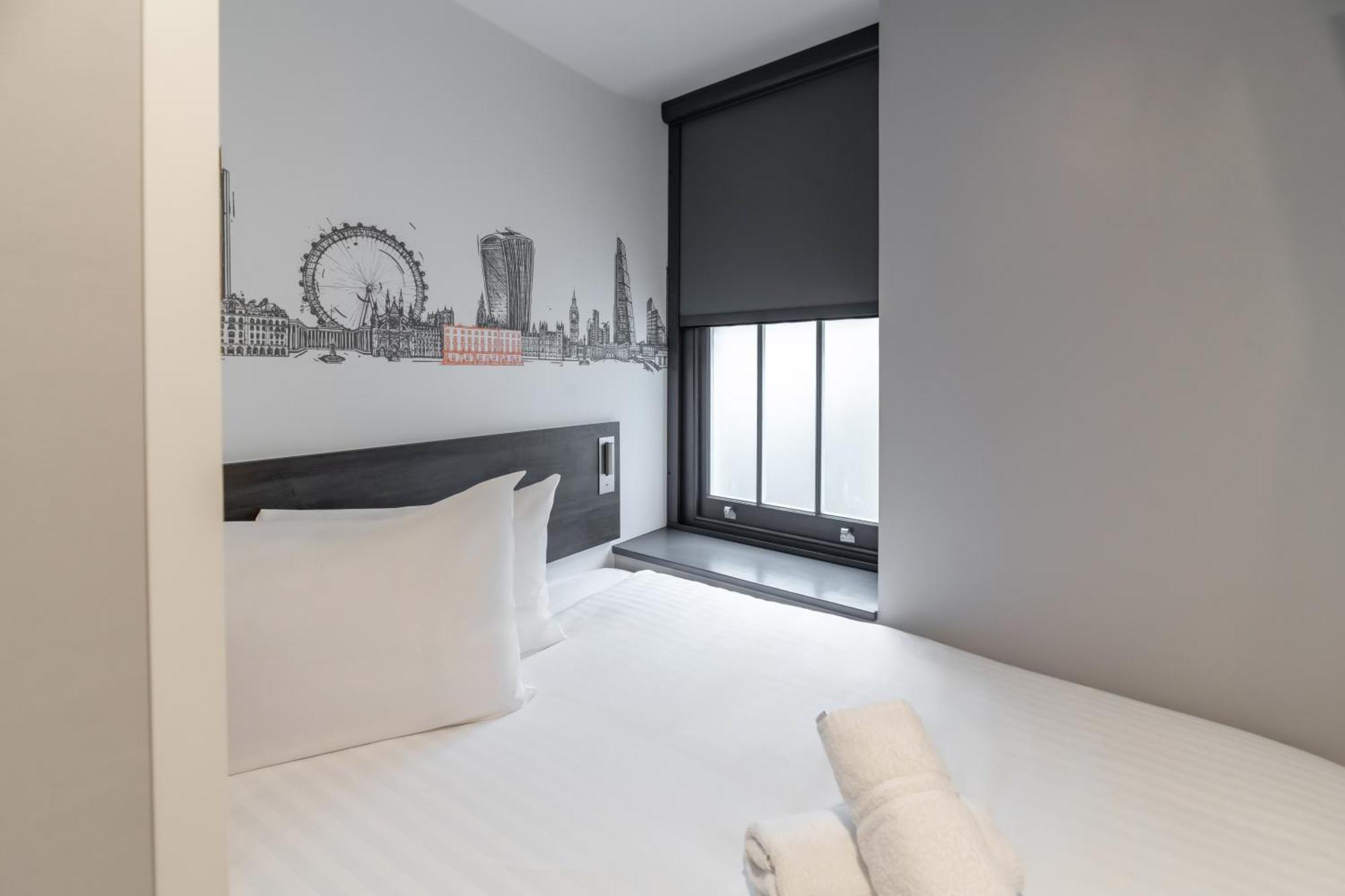 Easyhotel Victoria Londra Esterno foto