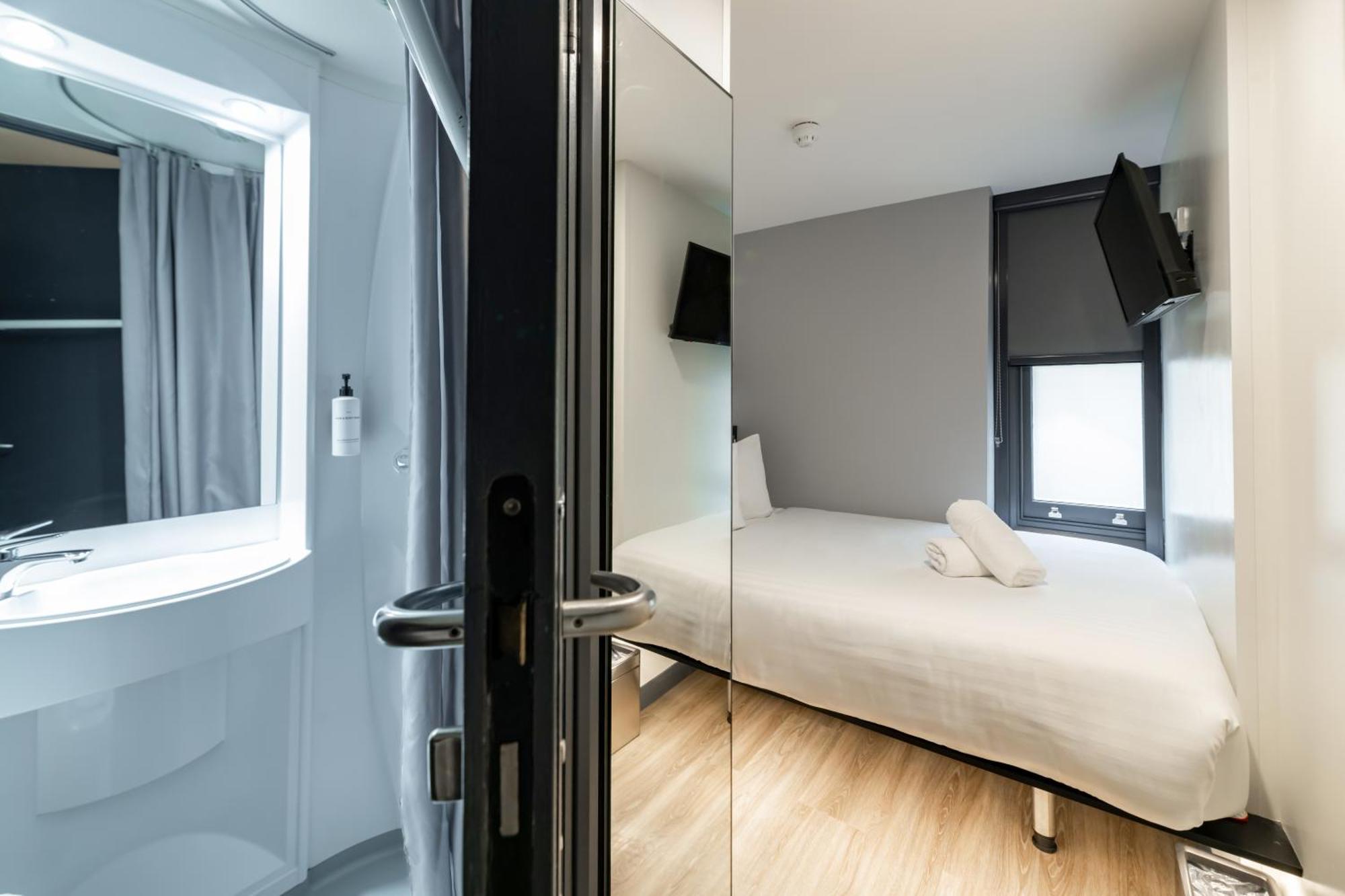 Easyhotel Victoria Londra Esterno foto