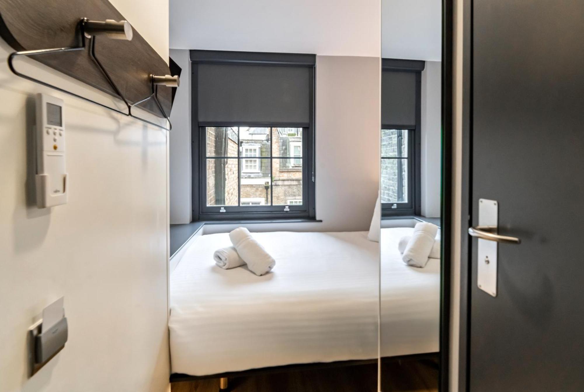 Easyhotel Victoria Londra Esterno foto