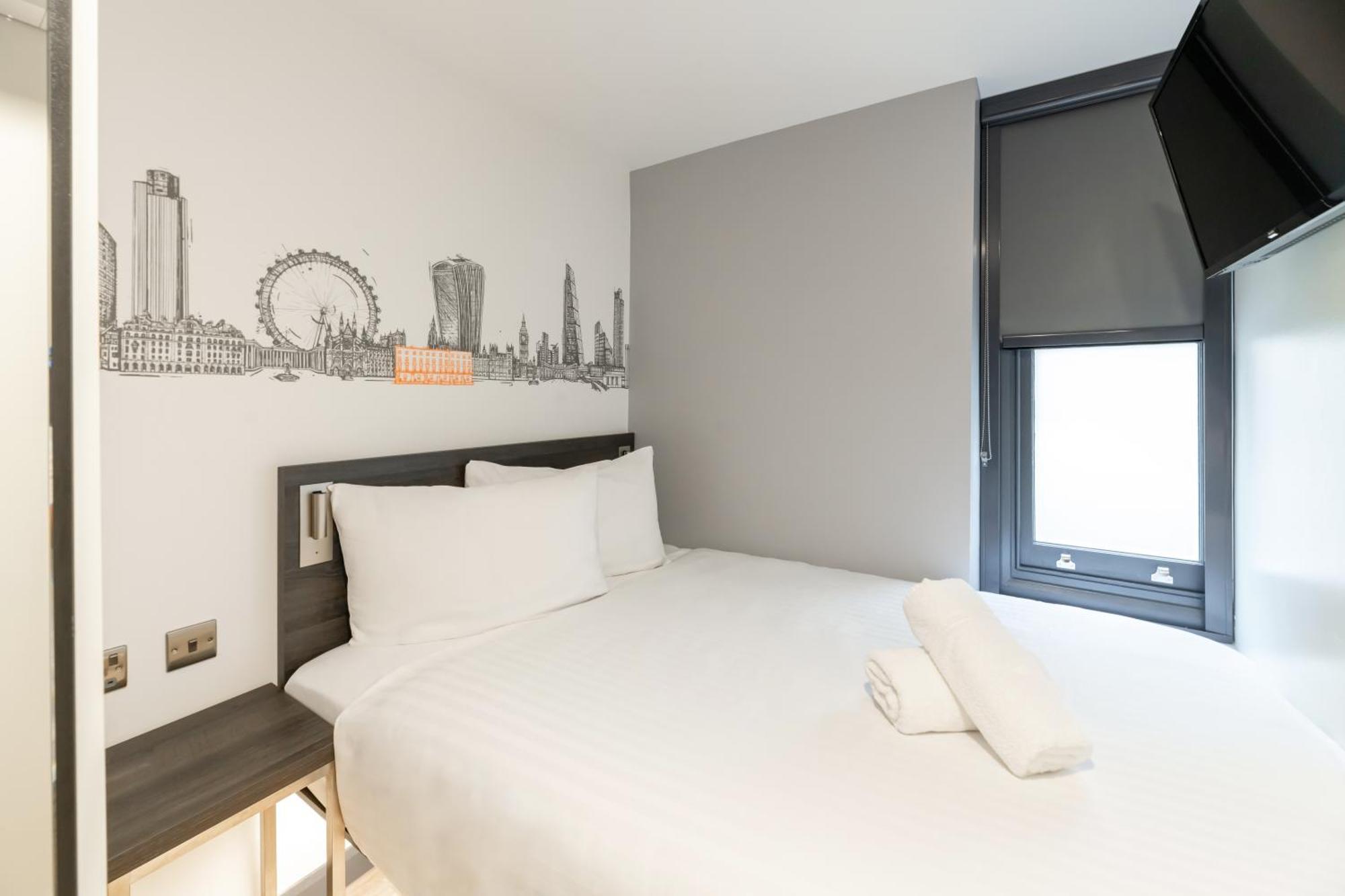 Easyhotel Victoria Londra Esterno foto