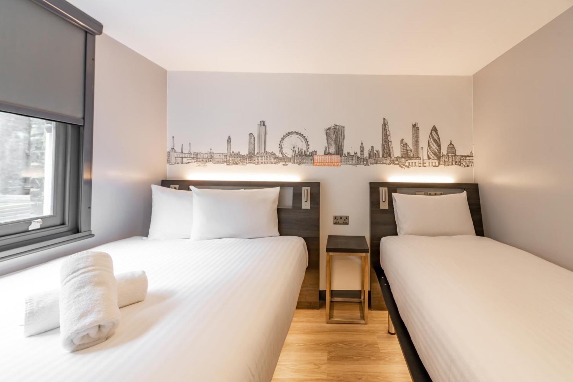 Easyhotel Victoria Londra Esterno foto