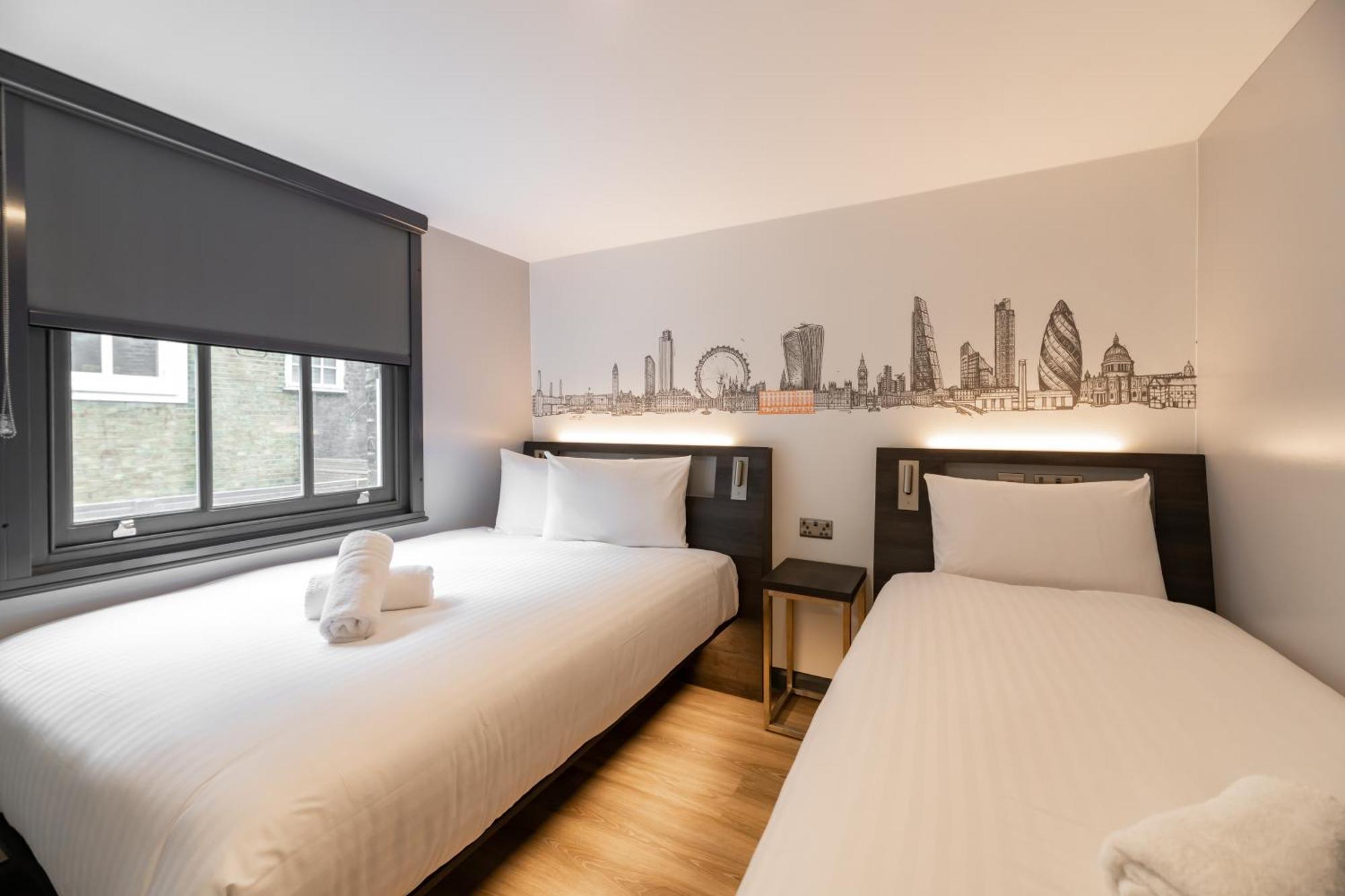 Easyhotel Victoria Londra Esterno foto