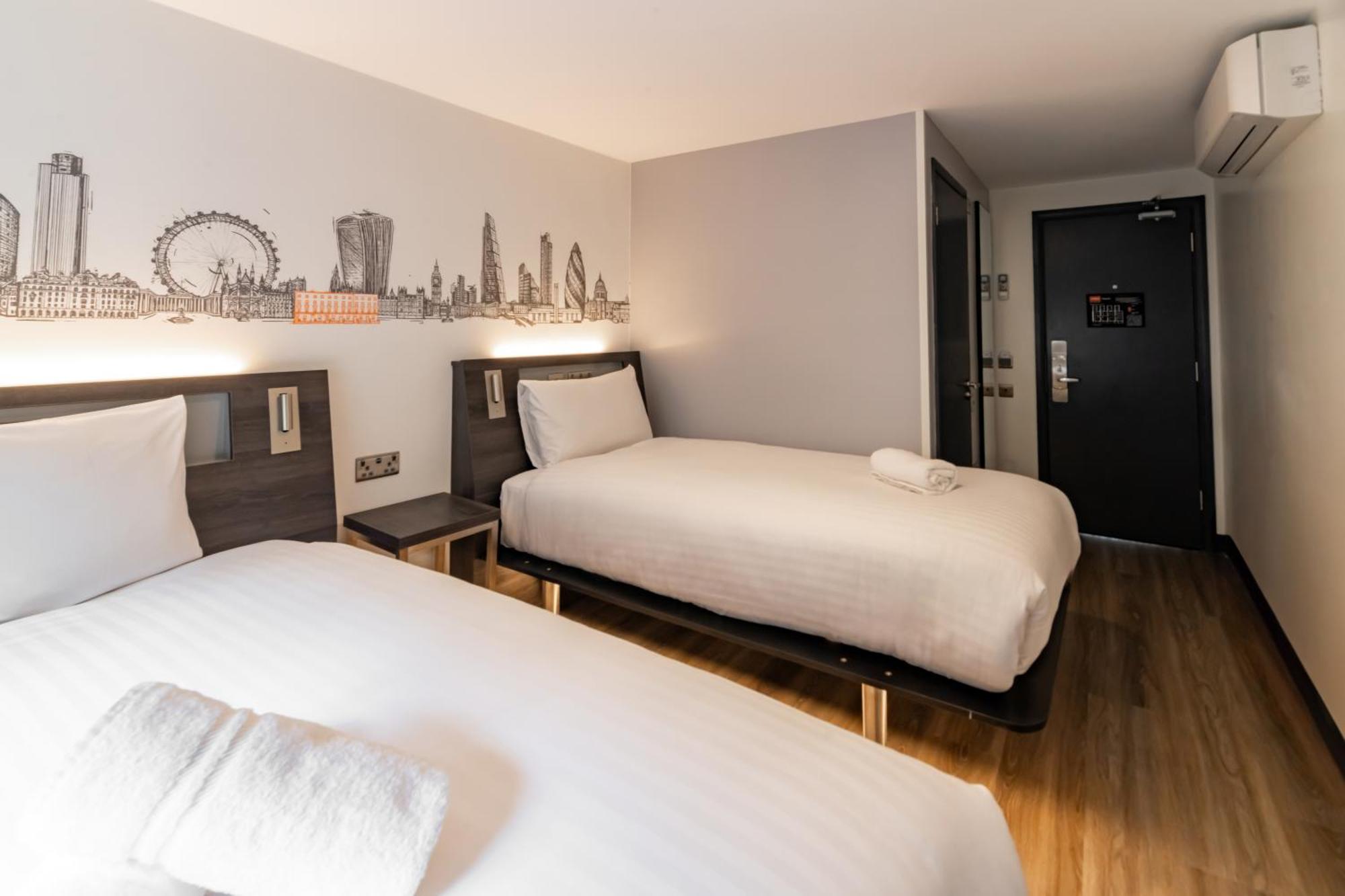Easyhotel Victoria Londra Esterno foto