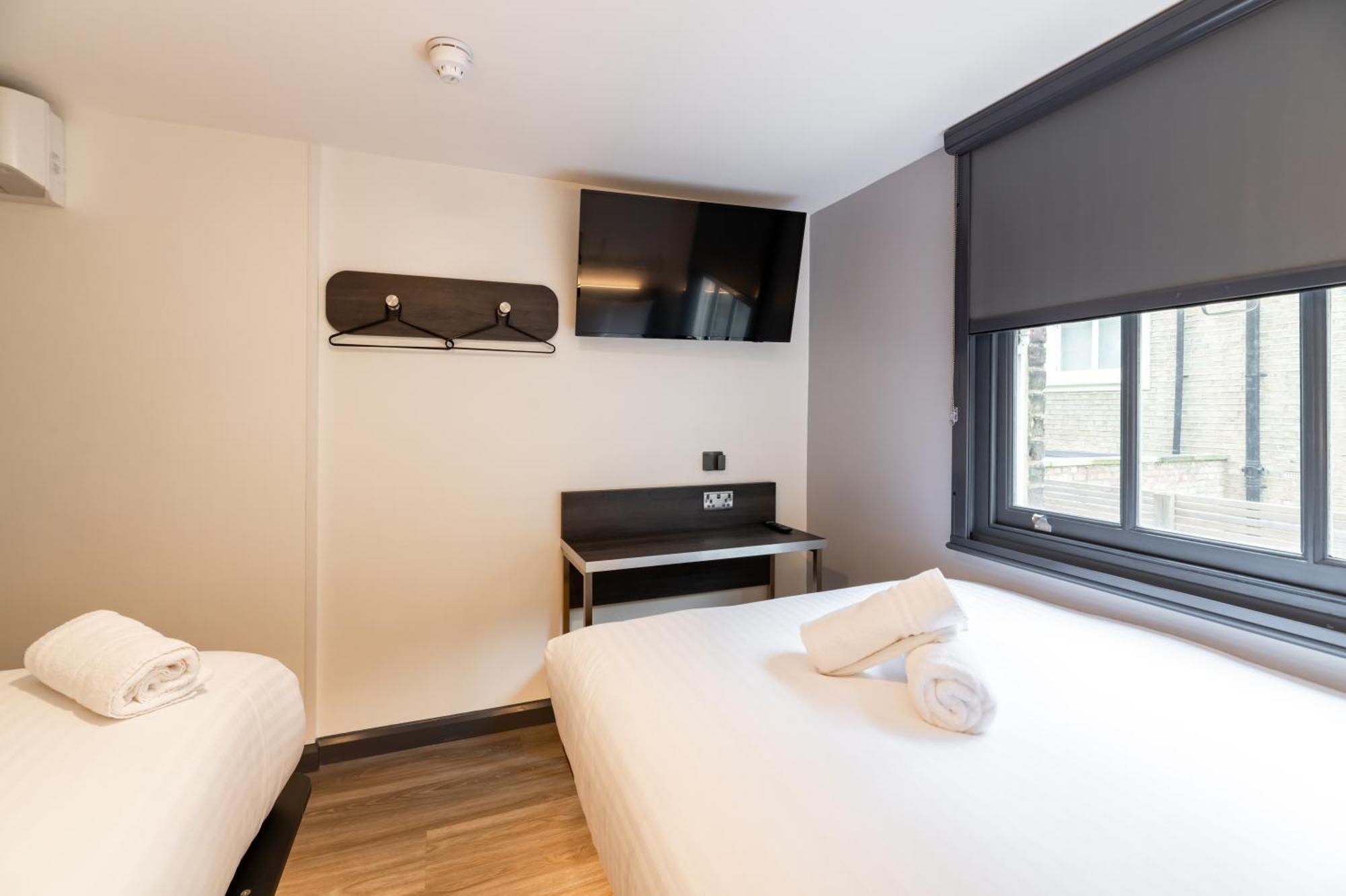 Easyhotel Victoria Londra Esterno foto
