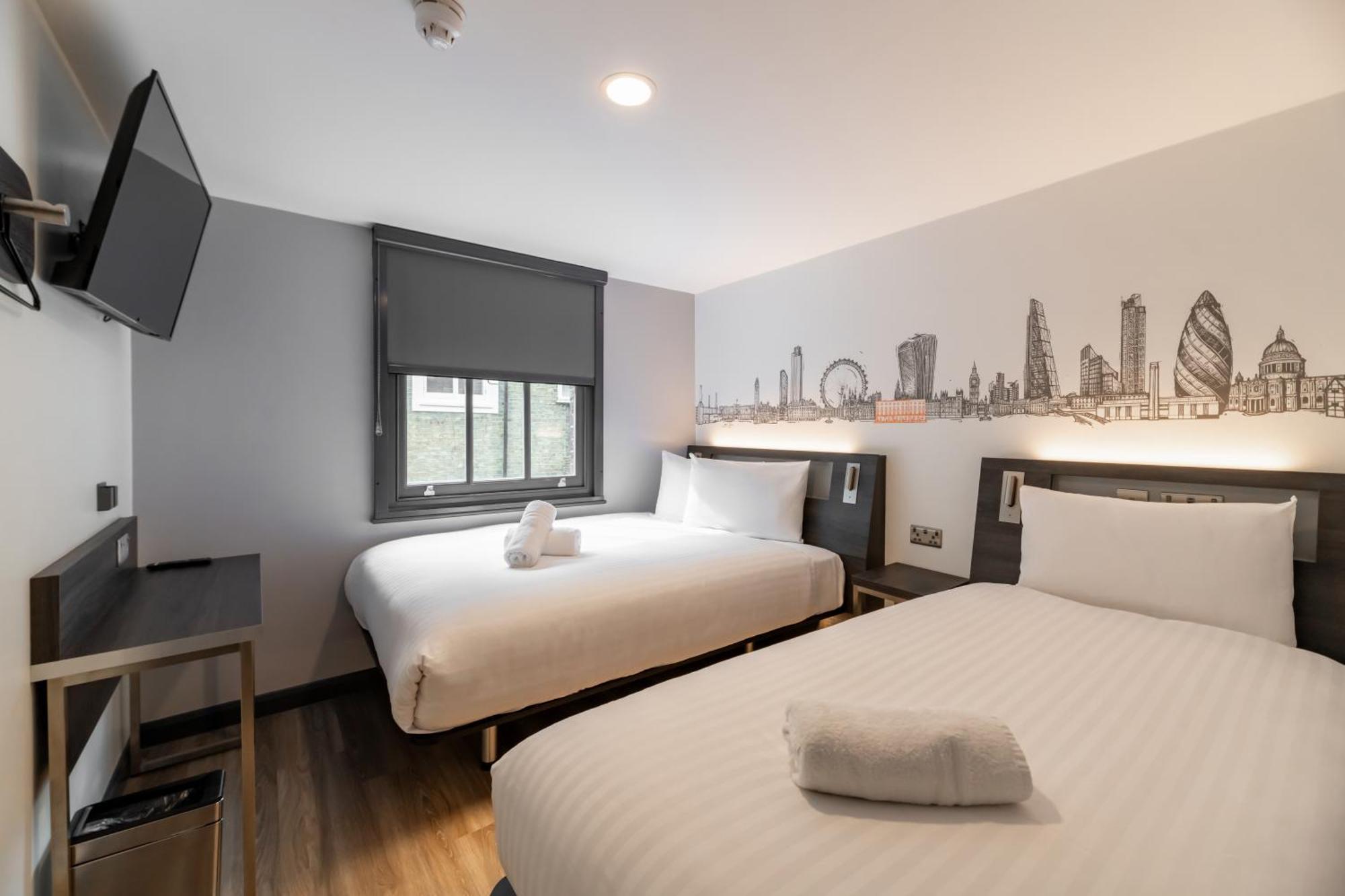 Easyhotel Victoria Londra Esterno foto
