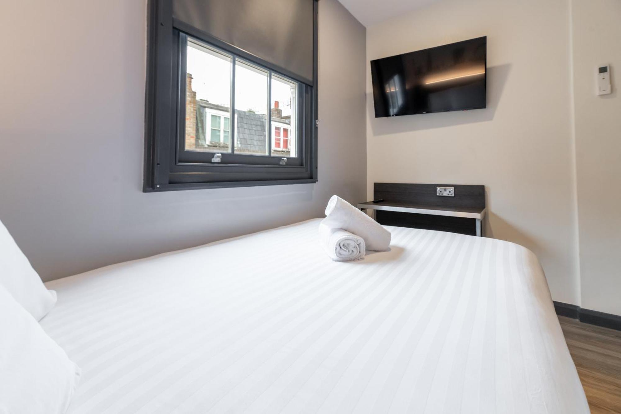 Easyhotel Victoria Londra Esterno foto