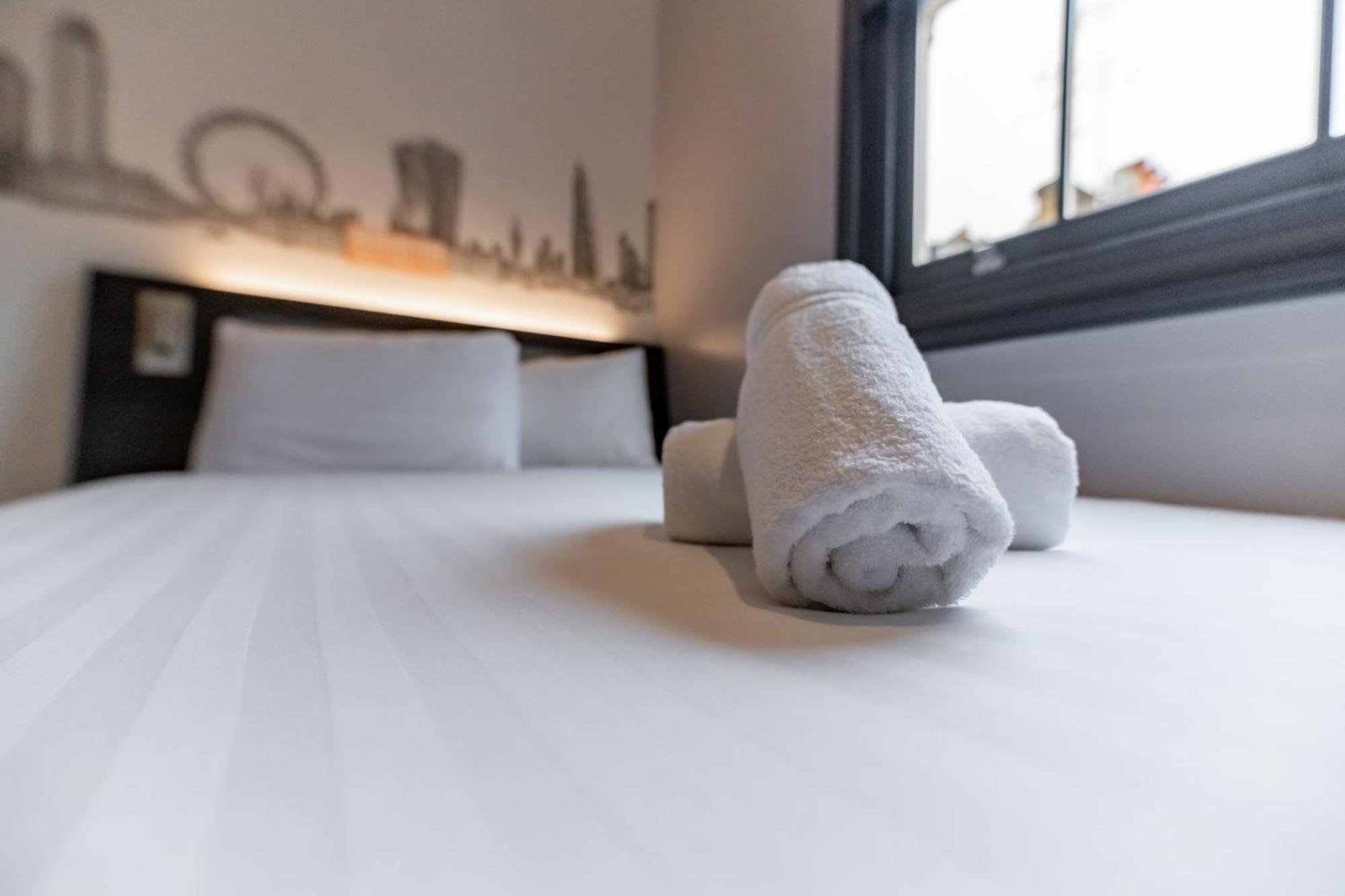 Easyhotel Victoria Londra Esterno foto