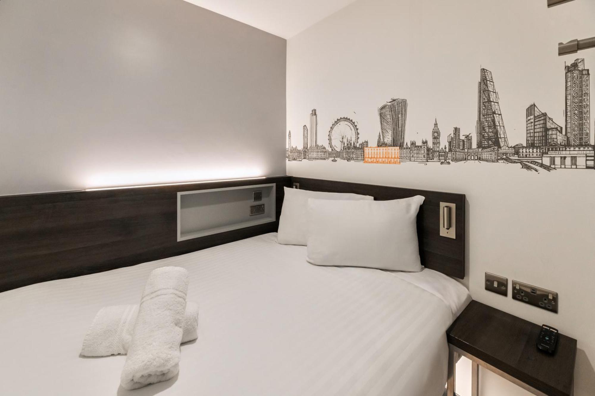 Easyhotel Victoria Londra Esterno foto