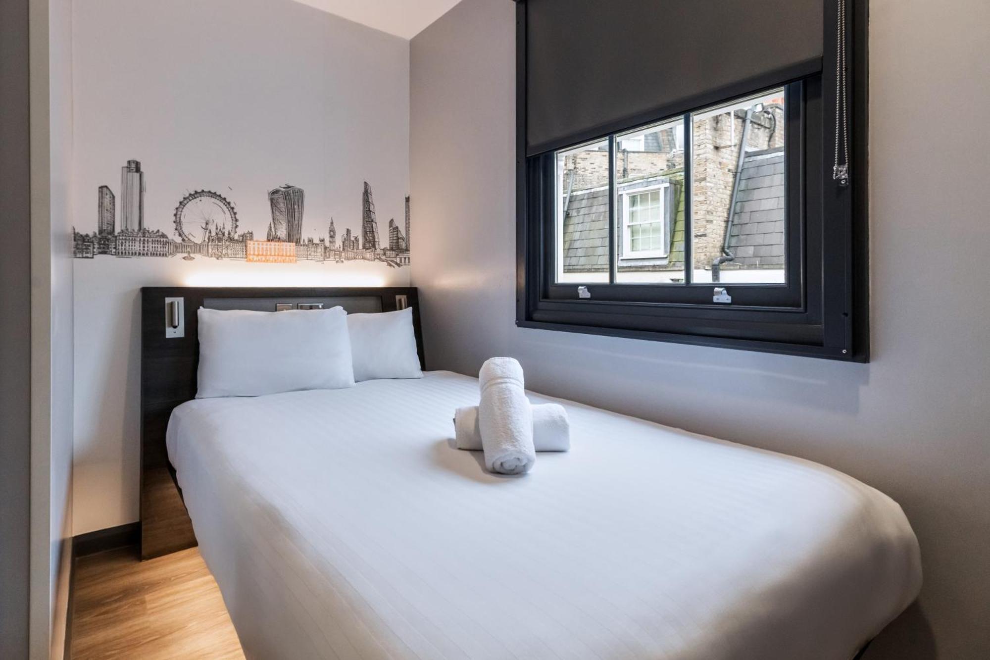 Easyhotel Victoria Londra Esterno foto