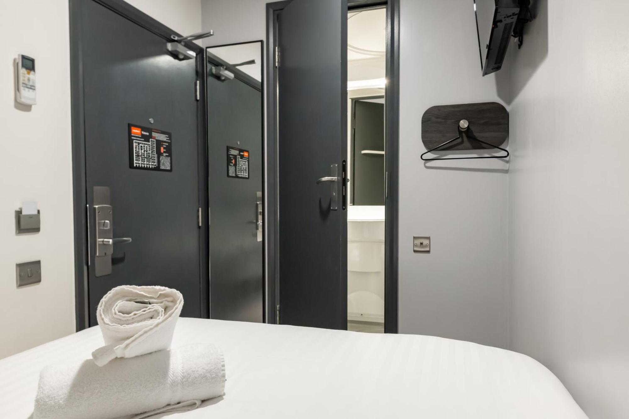 Easyhotel Victoria Londra Esterno foto