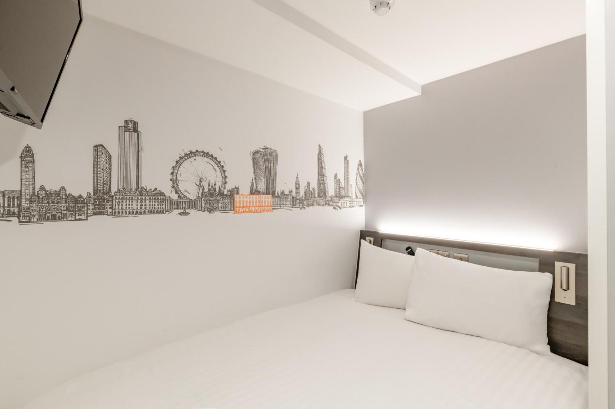 Easyhotel Victoria Londra Esterno foto