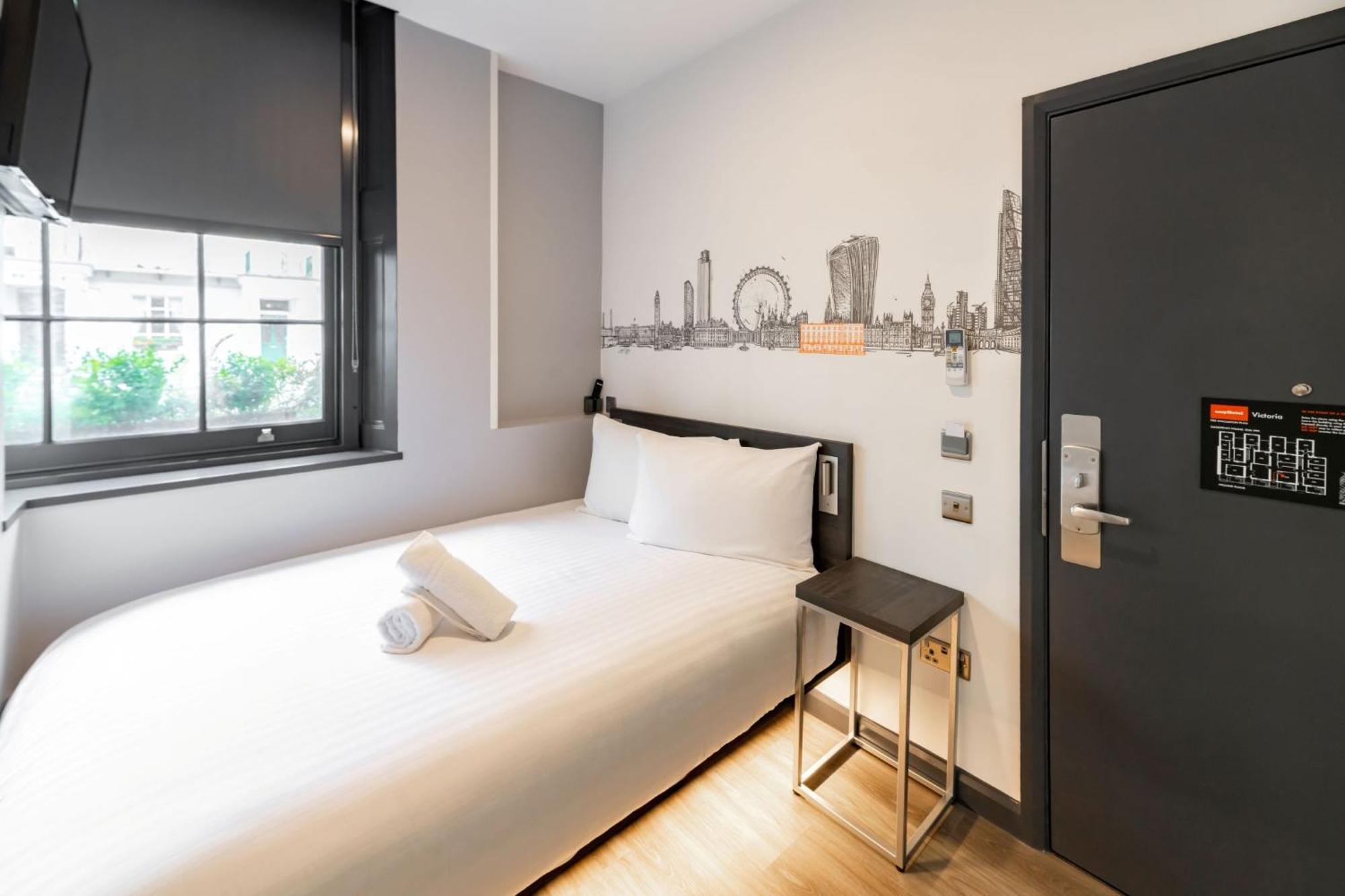 Easyhotel Victoria Londra Esterno foto