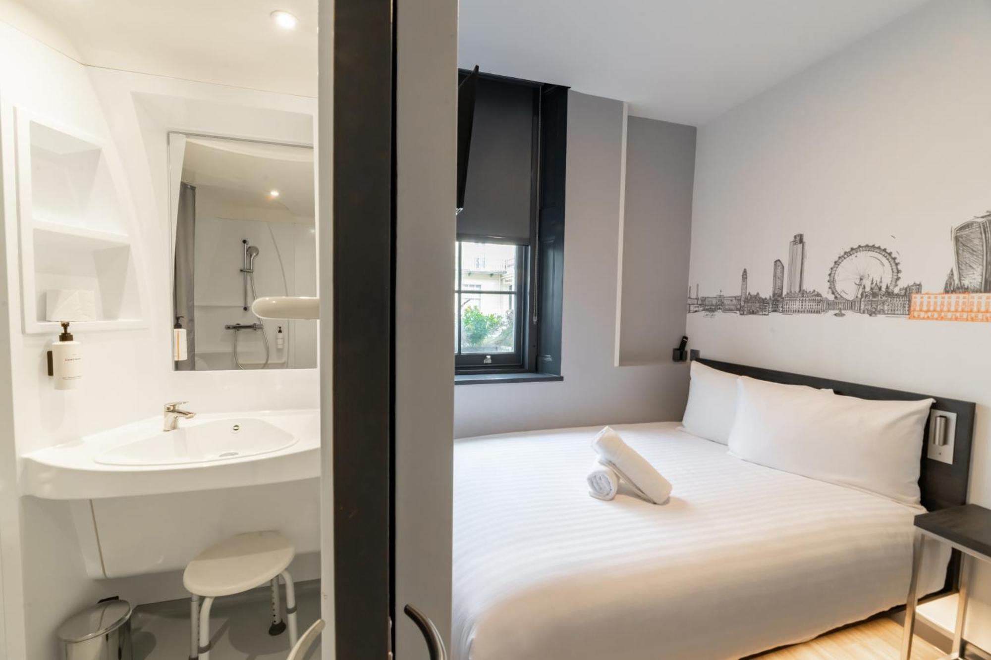 Easyhotel Victoria Londra Esterno foto