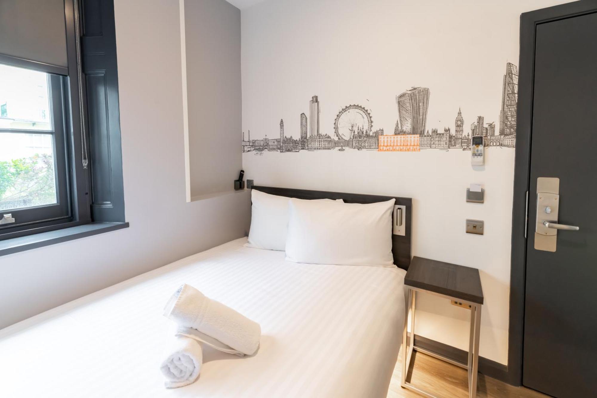 Easyhotel Victoria Londra Esterno foto