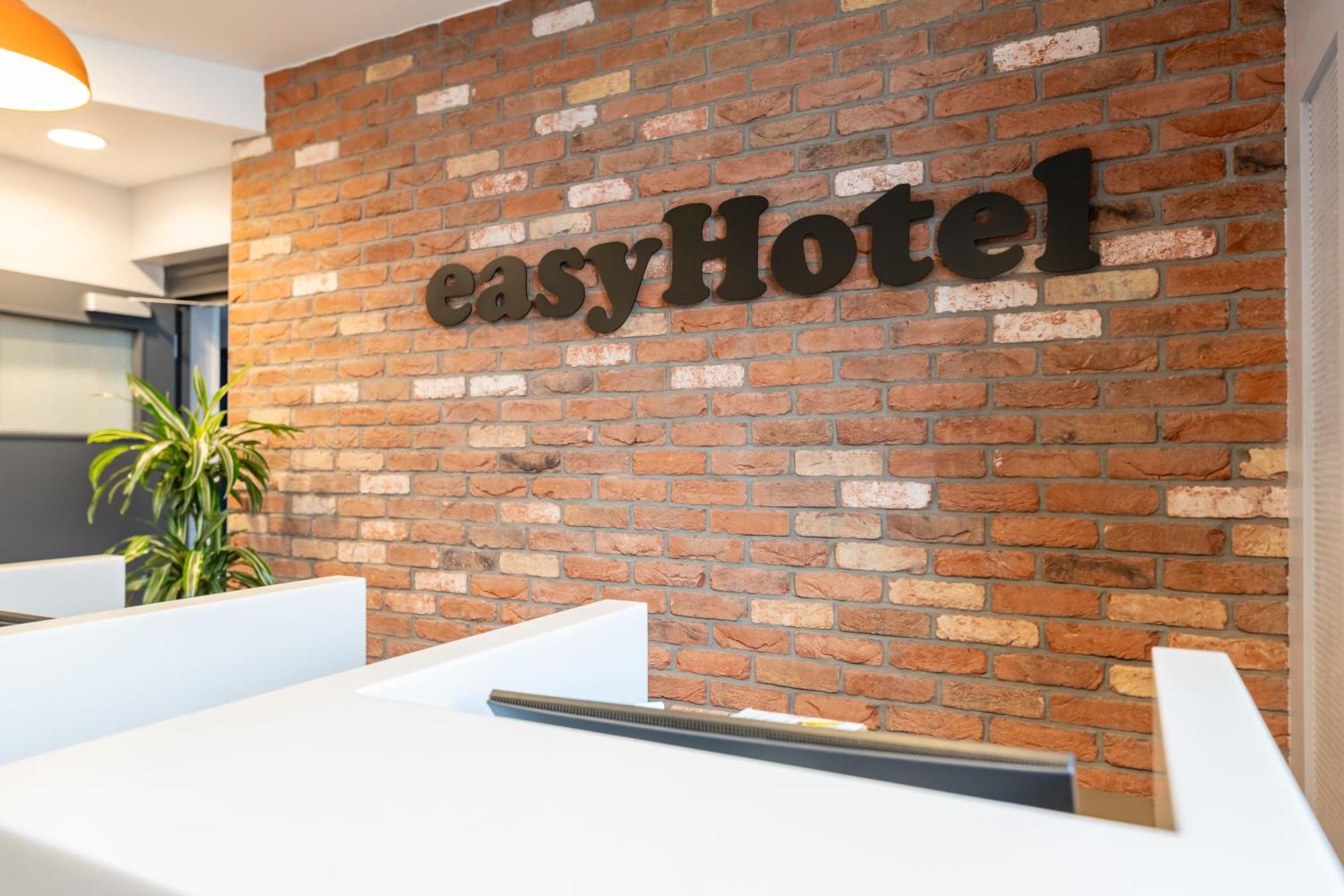 Easyhotel Victoria Londra Esterno foto