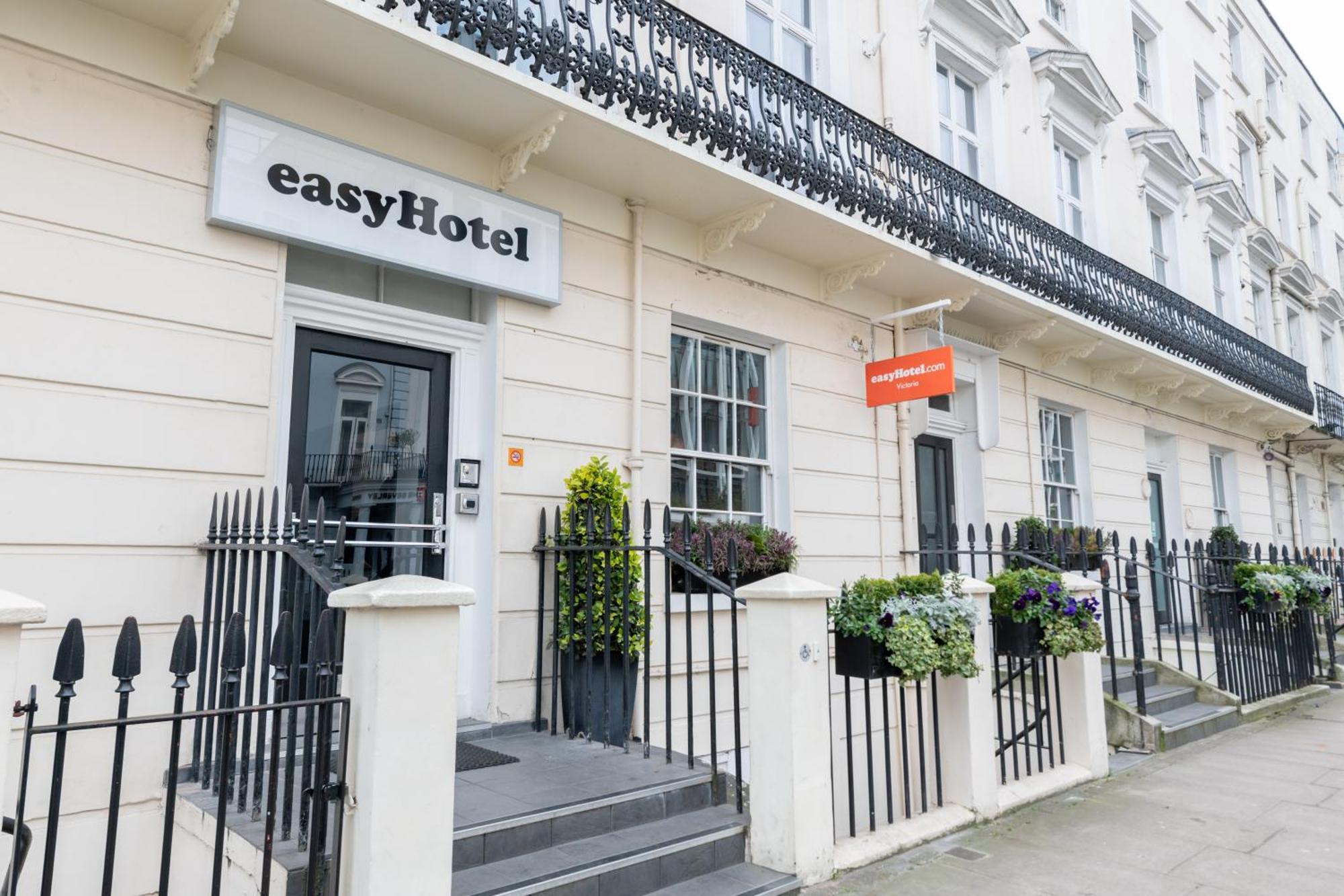 Easyhotel Victoria Londra Esterno foto