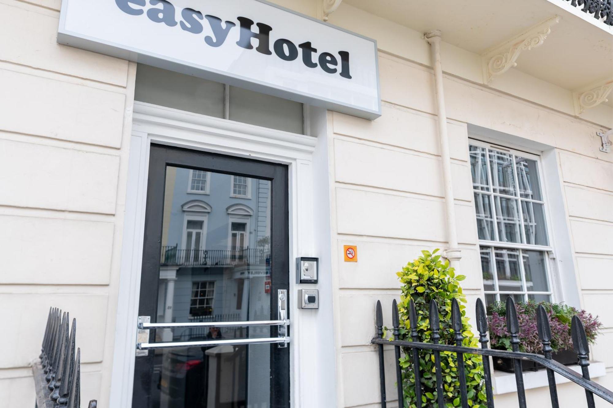 Easyhotel Victoria Londra Esterno foto