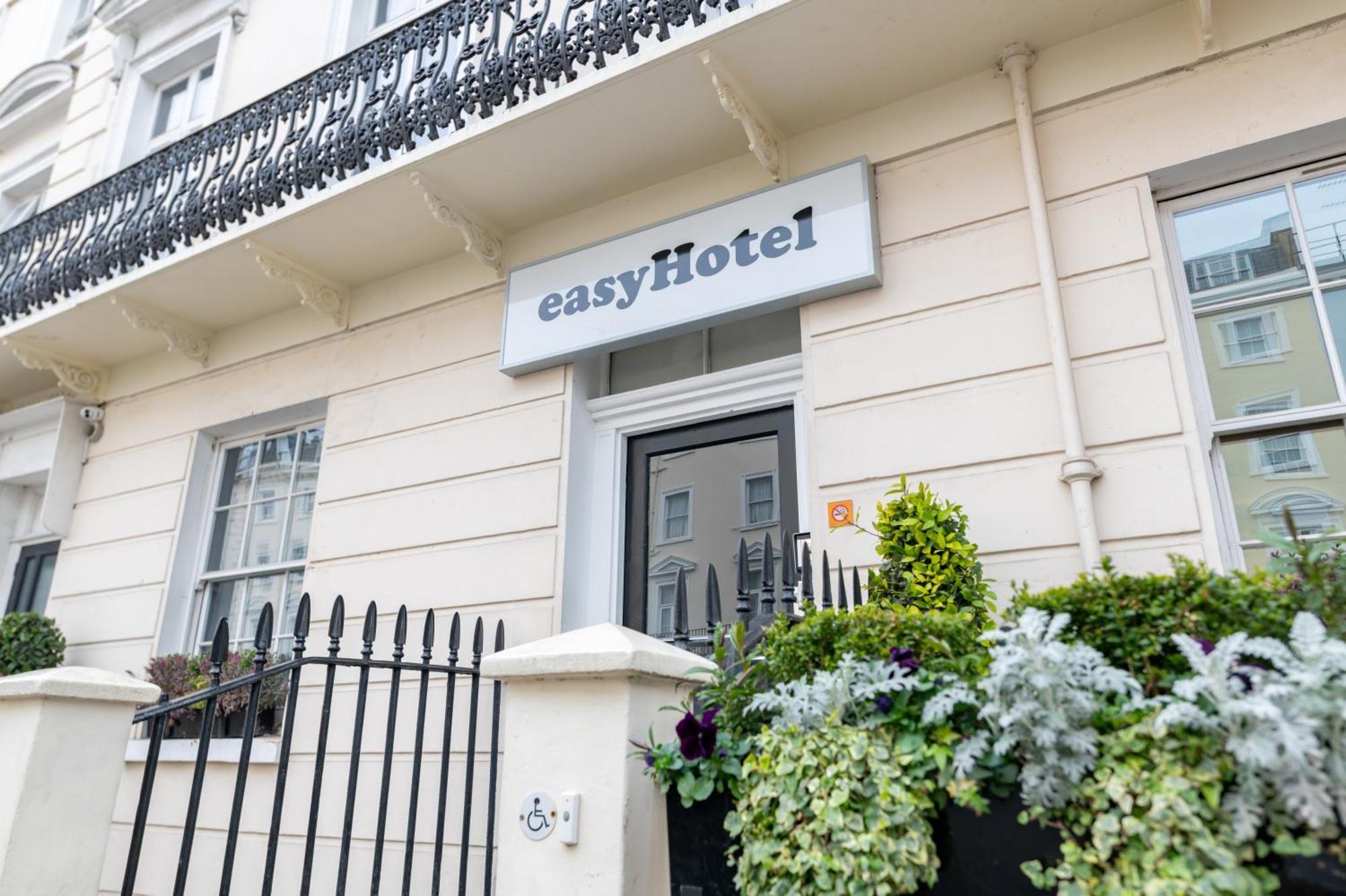 Easyhotel Victoria Londra Esterno foto
